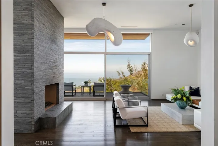 21826 Castlewood Drive, Malibu, California 90265