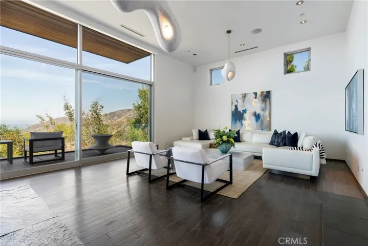 21826 Castlewood Drive, Malibu, California 90265