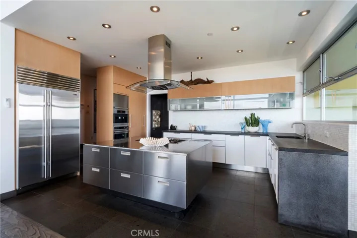 21826 Castlewood Drive, Malibu, California 90265