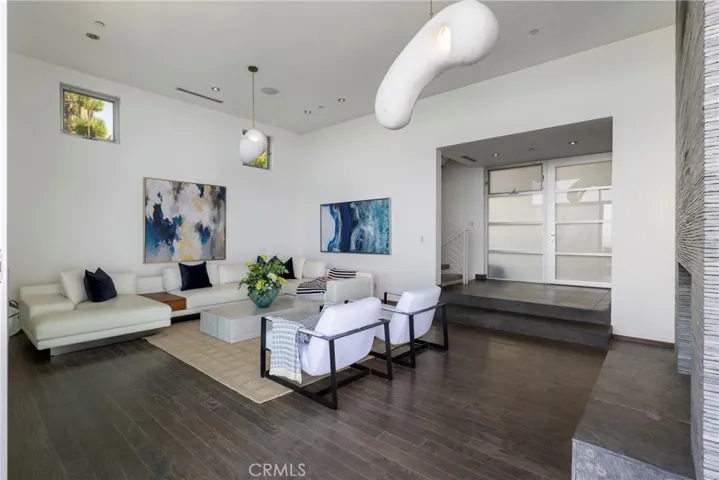 21826 Castlewood Drive, Malibu, California 90265