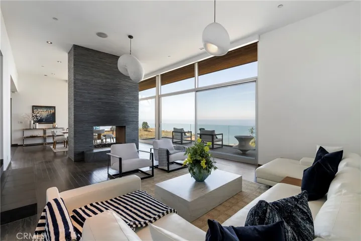 21826 Castlewood Drive, Malibu, California 90265