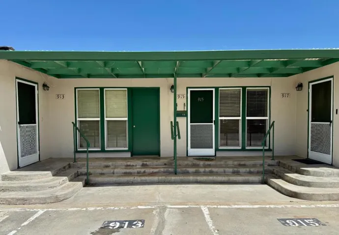 915 Padre Drive, Salinas, California 93901
