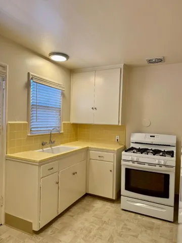 915 Padre Drive, Salinas, California 93901