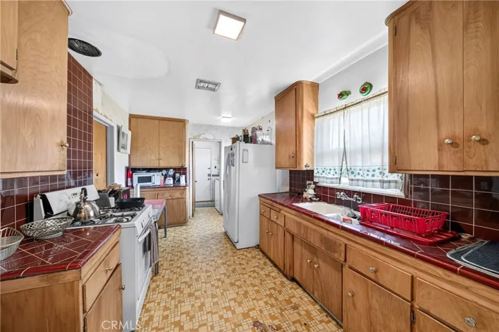 2045 Crestview, San Bernardino, California 92404
