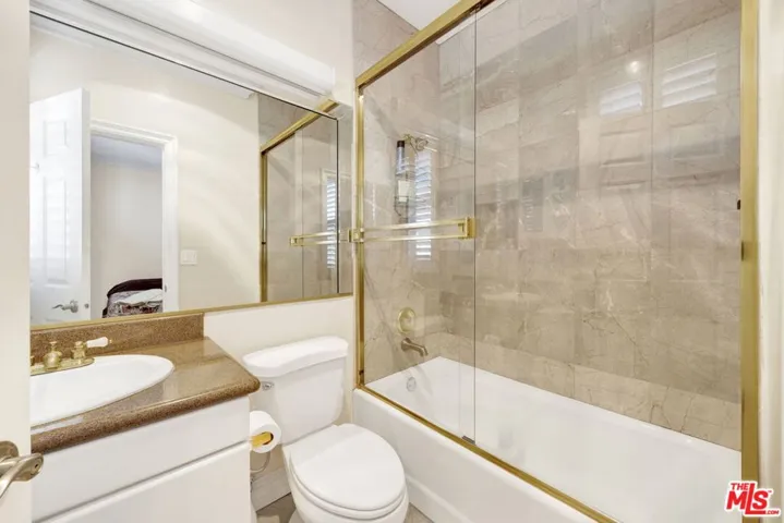 11952 Montana Avenue 303, Los Angeles, California 90049