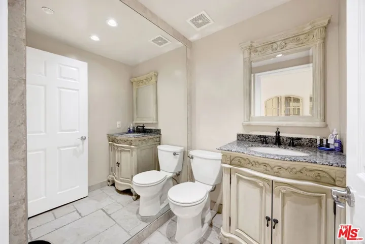 11952 Montana Avenue 303, Los Angeles, California 90049