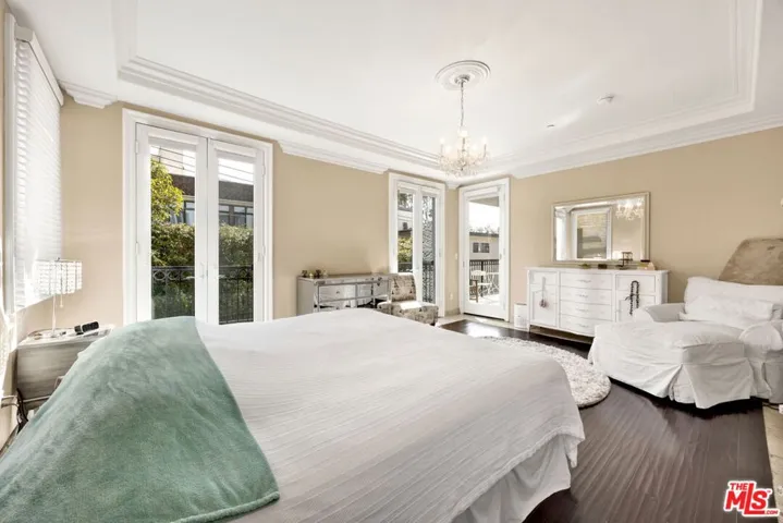 11952 Montana Avenue 303, Los Angeles, California 90049