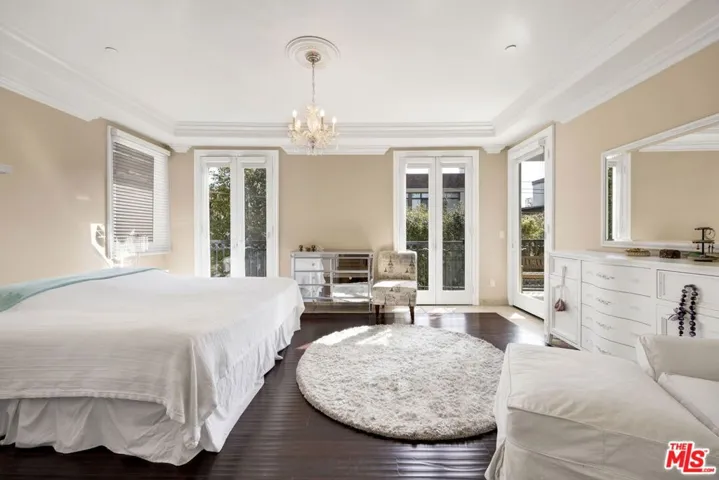 11952 Montana Avenue 303, Los Angeles, California 90049