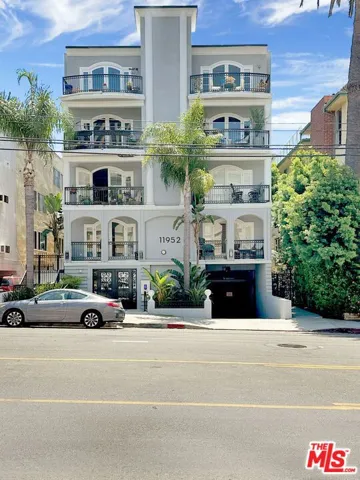 11952 Montana Avenue 303, Los Angeles, California 90049