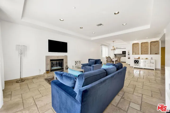 11952 Montana Avenue 303, Los Angeles, California 90049