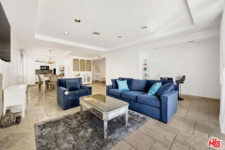 11952 Montana Avenue 303, Los Angeles, California 90049