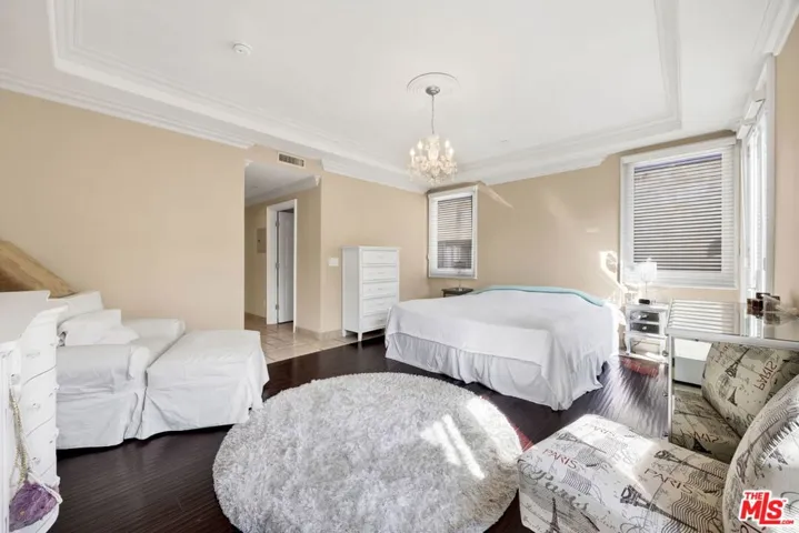 11952 Montana Avenue 303, Los Angeles, California 90049