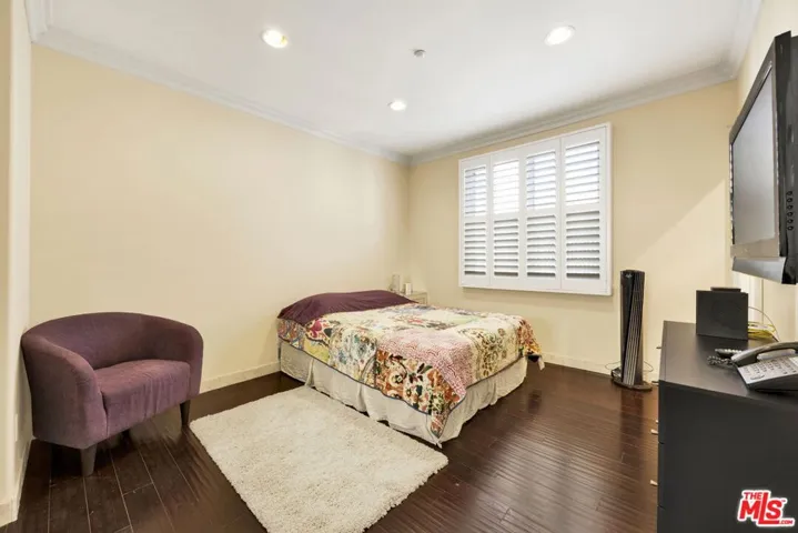 11952 Montana Avenue 303, Los Angeles, California 90049