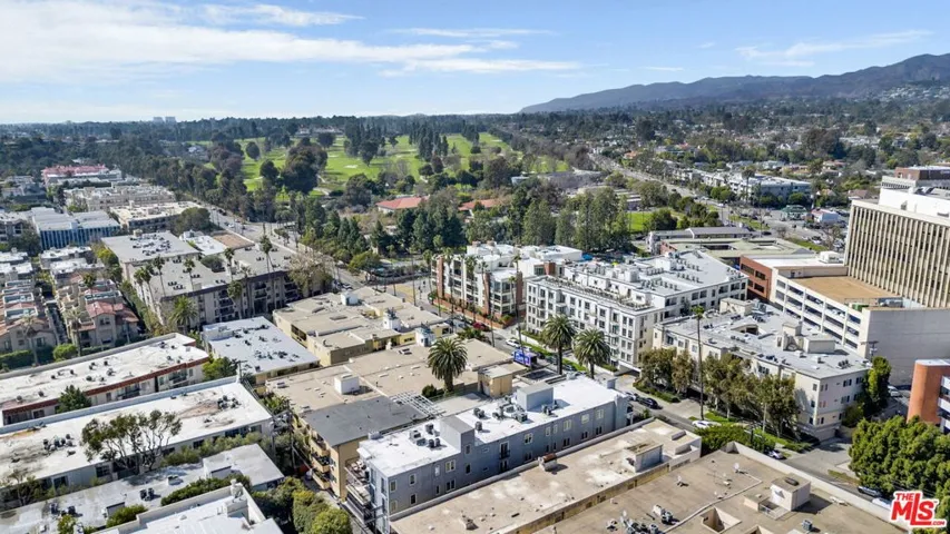 11952 Montana Avenue 303, Los Angeles, California 90049