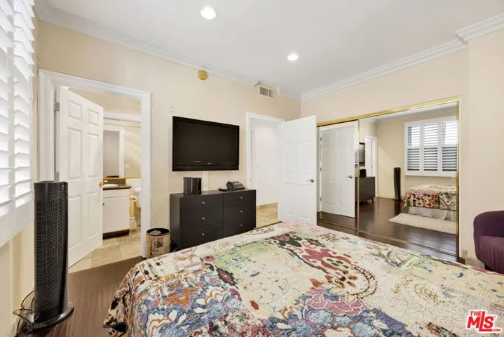 11952 Montana Avenue 303, Los Angeles, California 90049