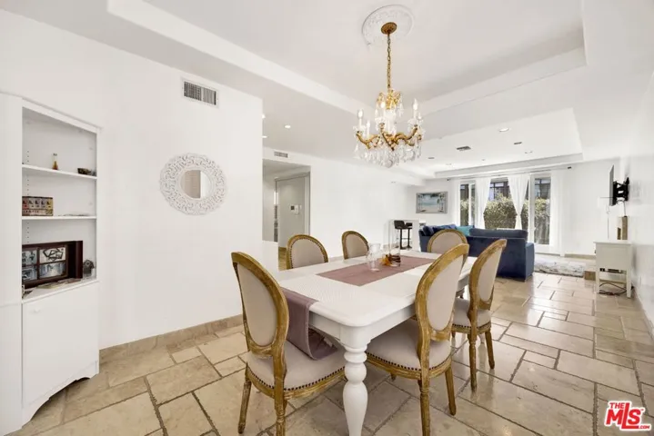 11952 Montana Avenue 303, Los Angeles, California 90049