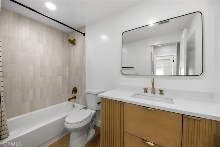 1107 E 3rd Unit #9, Long Beach, California 90802