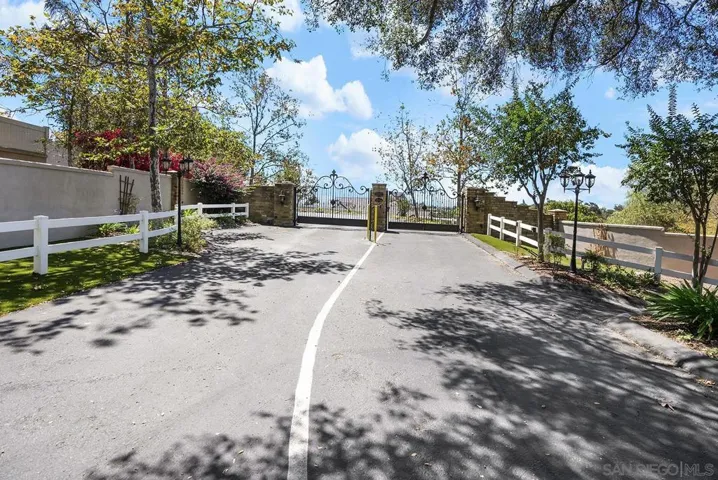 588 Twin Country Ln, Fallbrook, California 92028 — photo 5