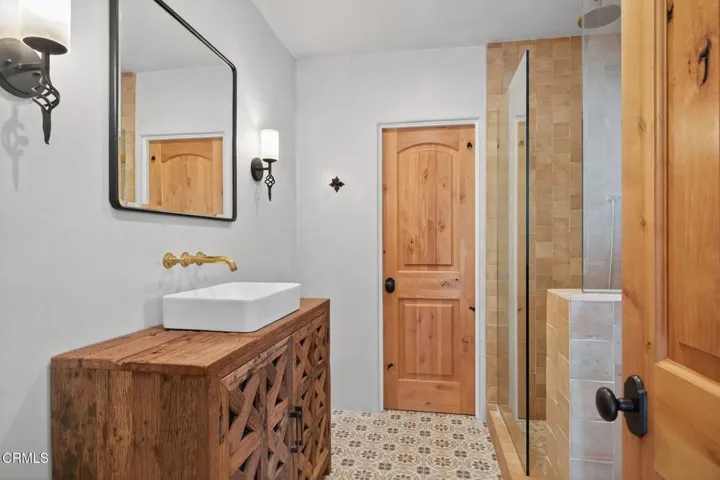 37-web-or-mls-UpmarketMedia_622e-130