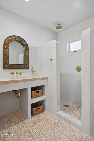 19-web-or-mls-UpmarketMedia_622e-076