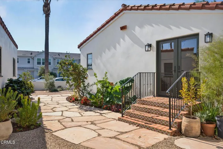 41-web-or-mls-UpmarketMedia_622e-142