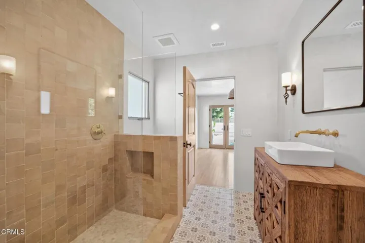 39-web-or-mls-UpmarketMedia_622e-136