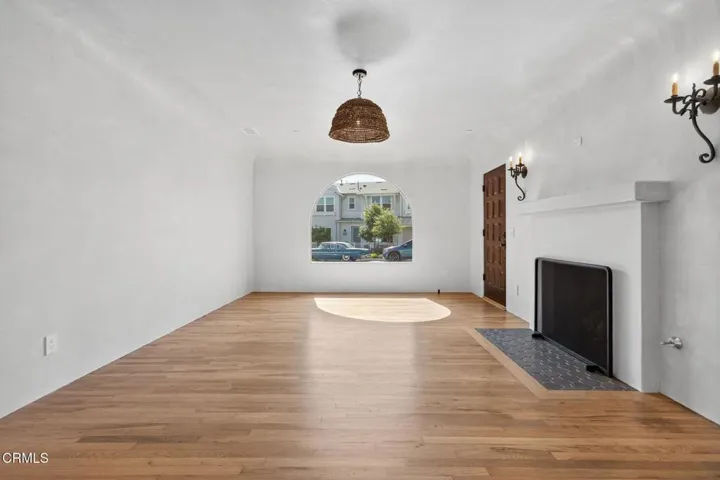 12-web-or-mls-UpmarketMedia_622e-055