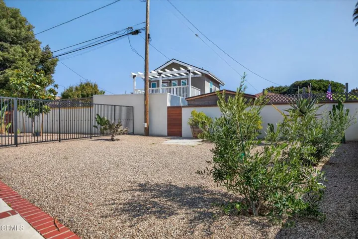 56-web-or-mls-UpmarketMedia_622e-026