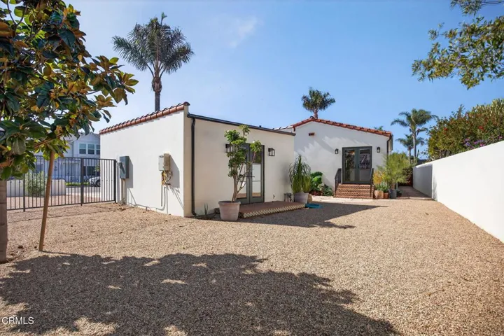 44-web-or-mls-UpmarketMedia_622e-151