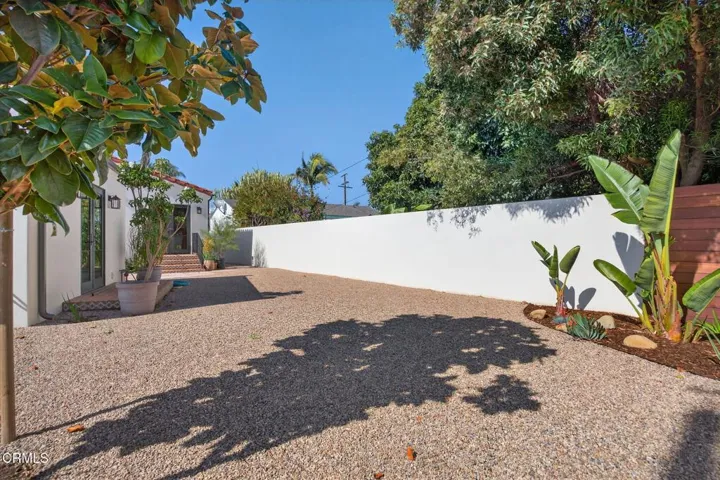 45-web-or-mls-UpmarketMedia_622e-154