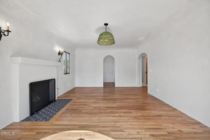 8-web-or-mls-UpmarketMedia_622e-045