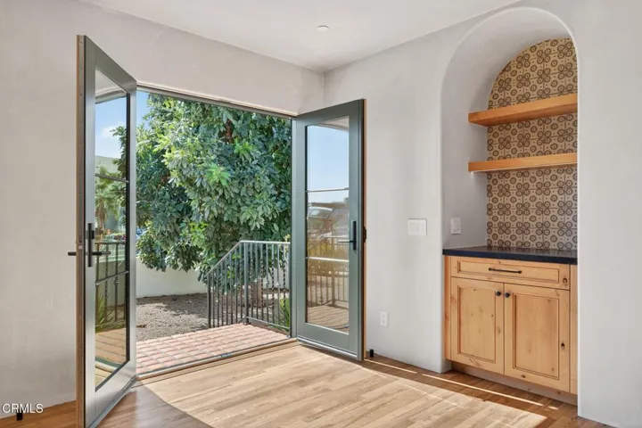28-web-or-mls-UpmarketMedia_622e-105