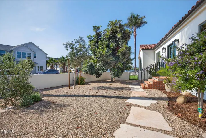 49-web-or-mls-UpmarketMedia_622e-166