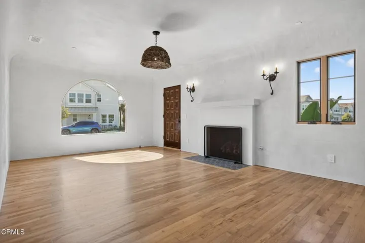 11-web-or-mls-UpmarketMedia_622e-052