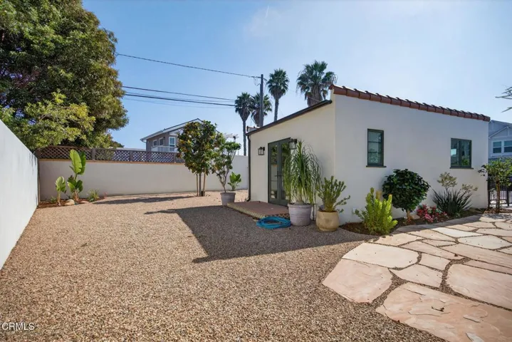 43-web-or-mls-UpmarketMedia_622e-149