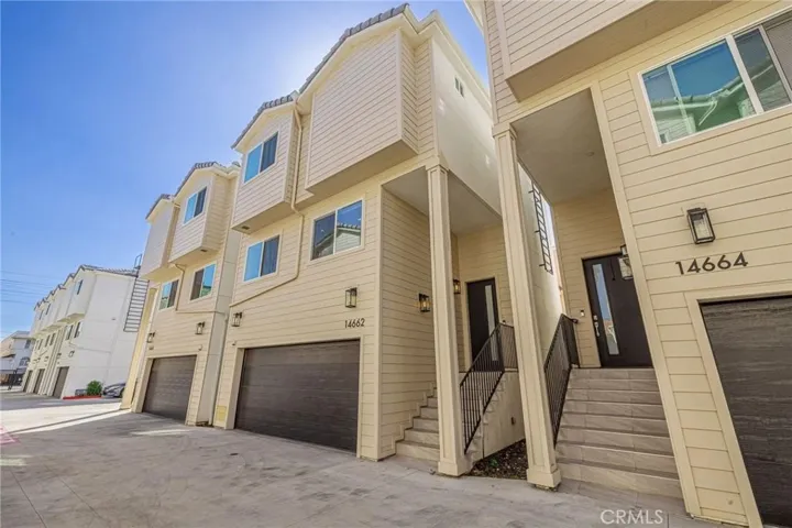 14662 W Sara Lane, Panorama City, California 91344