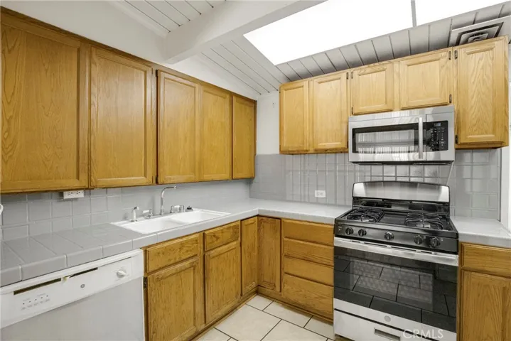 8636 Ranchito, Panorama City, California 91402 — photo 5
