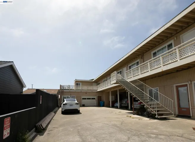 1724 Palmetto Ave, Pacifica, California 94044