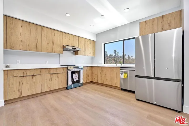 102 Marion Boulevard Adu, Fullerton, California 92835