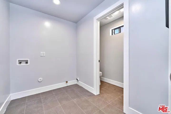 102 Marion Boulevard Adu, Fullerton, California 92835