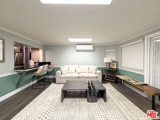 942 S Bronson Avenue, Los Angeles, California 90019