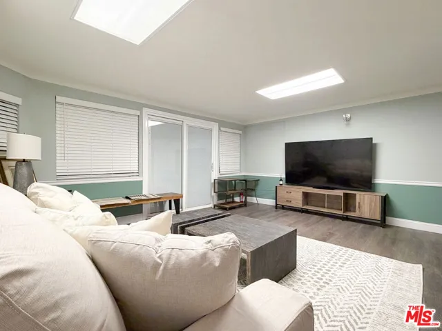 942 S Bronson Avenue, Los Angeles, California 90019