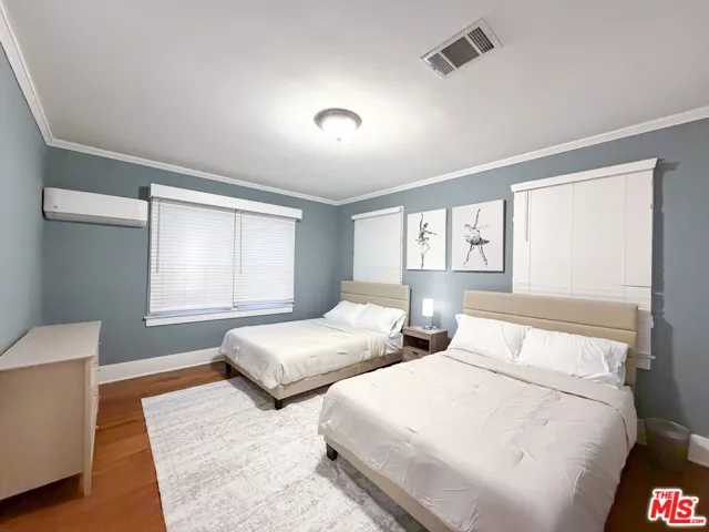 942 S Bronson Avenue, Los Angeles, California 90019