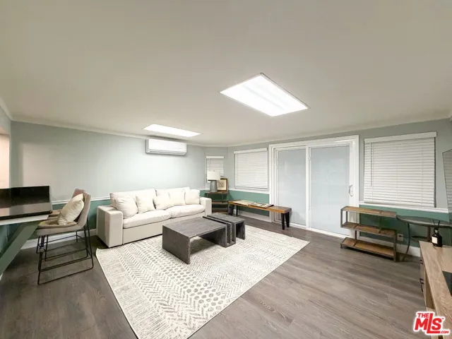 942 S Bronson Avenue, Los Angeles, California 90019
