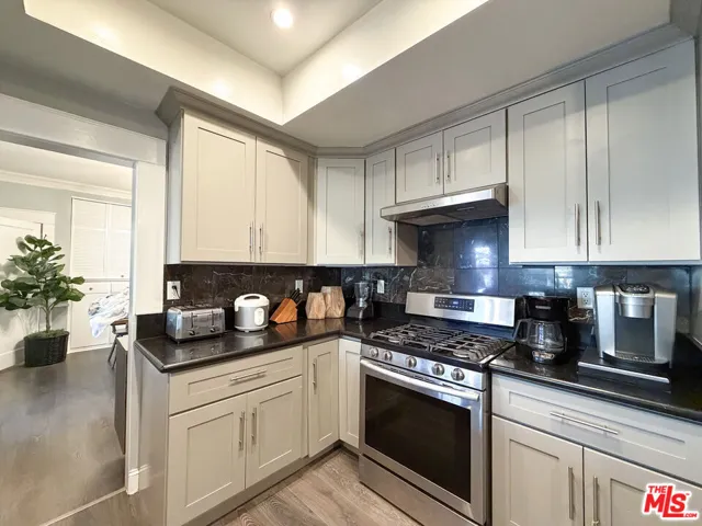 942 S Bronson Avenue, Los Angeles, California 90019