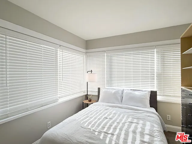 942 S Bronson Avenue, Los Angeles, California 90019