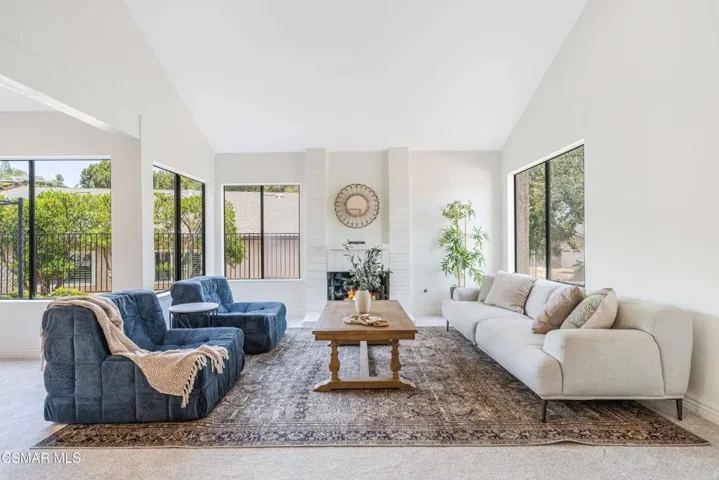 403 Blackhawk Dr-3
