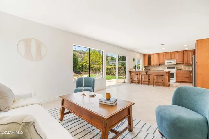 403 Blackhawk Dr-14