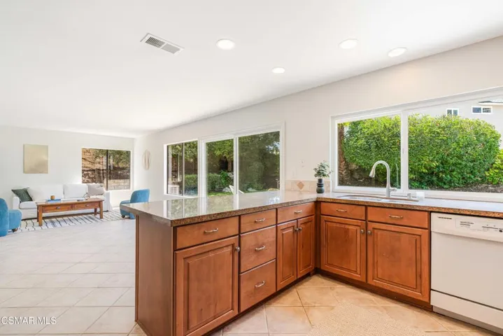 403 Blackhawk Dr-10