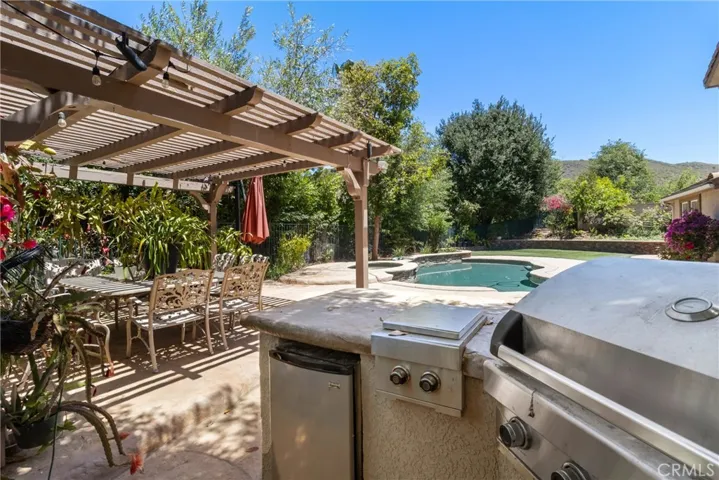 574 Oak Tree Court, Simi Valley, California 93065